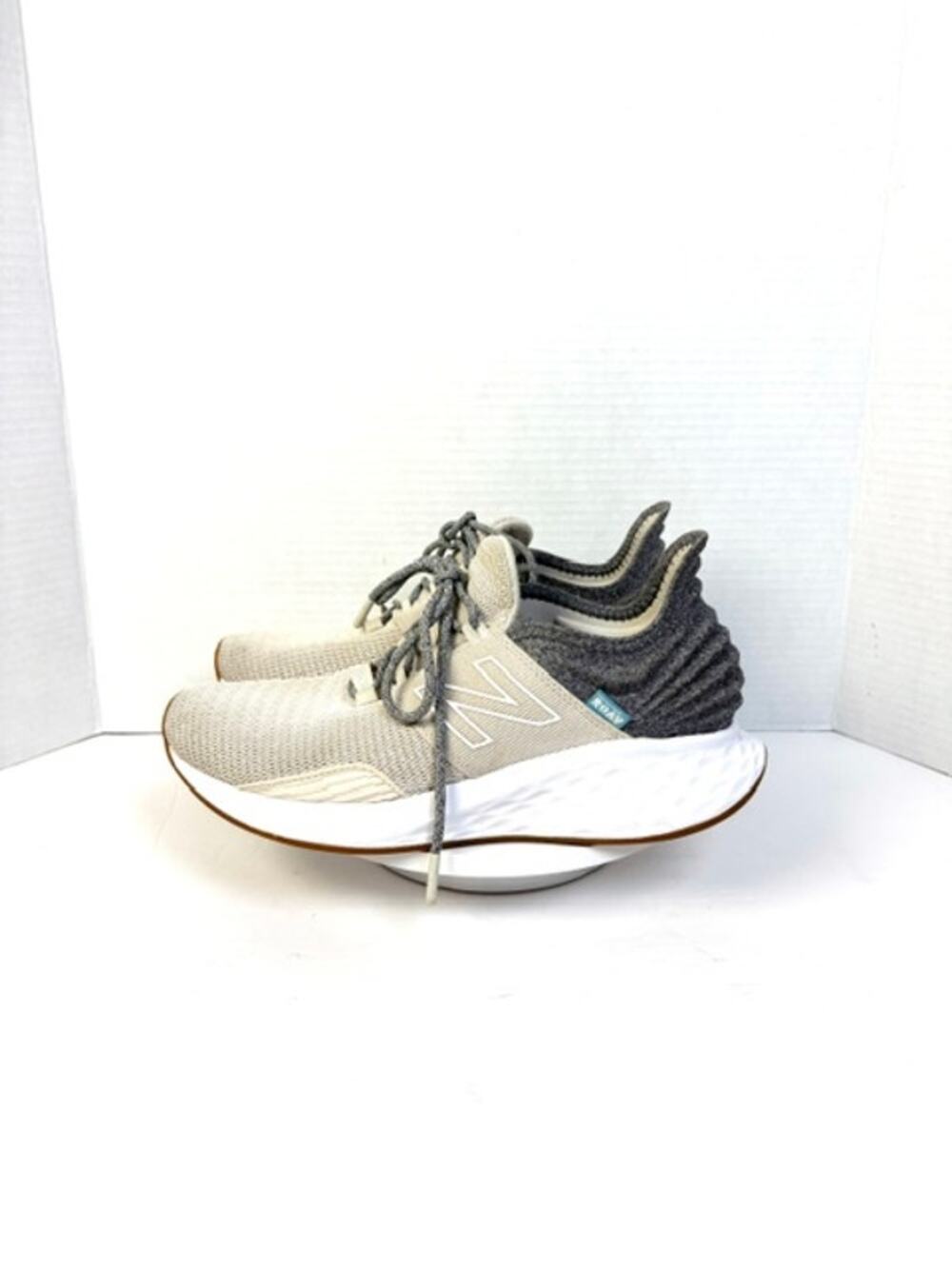 New Balance Fresh Foam Roav Sneakers Womens Sz 9.5 Beige Gray Tee Shirt Shoes